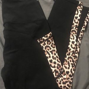 Zyia Brilliant Leopard Pocket Capri Leggings